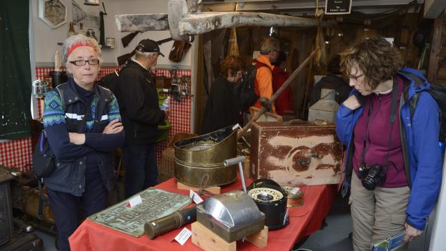 Musée historique de Miquelon, Eco-balade organisée par le CRT pour un groupe de randonneurs québéquois Rando Plein air de Montréal, découverte du milieu naturel, Grand Barachois, Isthme, Langlade et du village de Miquelon, le 19 juillet 2016 