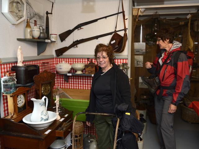 Musée historique de Miquelon, Eco-balade organisée par le CRT pour un groupe de randonneurs québéquois Rando Plein air de Montréal, découverte du milieu naturel, Grand Barachois, Isthme, Langlade et du village de Miquelon, le 19 juillet 2016 